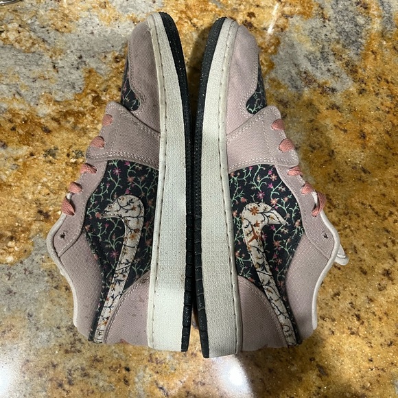 Jordan 1 low size 5.5 - Picture 7 of 9